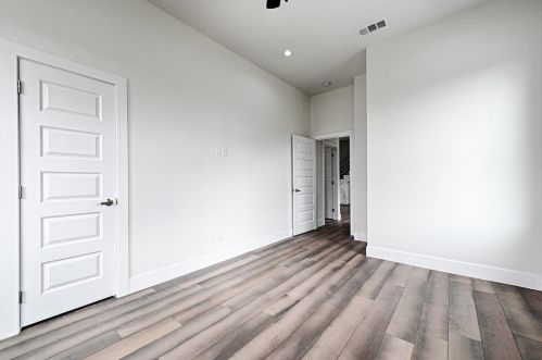 3903 Bernal Dr, Dallas TX 75212-3302 exterior