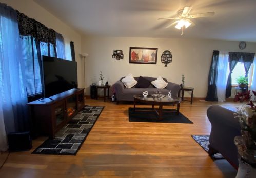 58 113th St, Chicago, IL 60628-4916