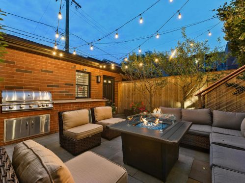 4147 Damen Ave, Chicago IL 60618-3045 exterior