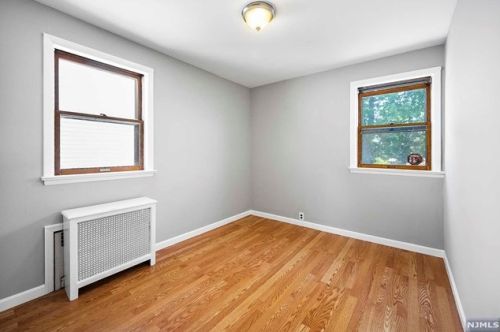 140 Clinton Pl, East Rutherford NJ 07073-1723 exterior