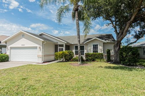 1921 Piccadilly Circus, Naples, FL 34112-3688