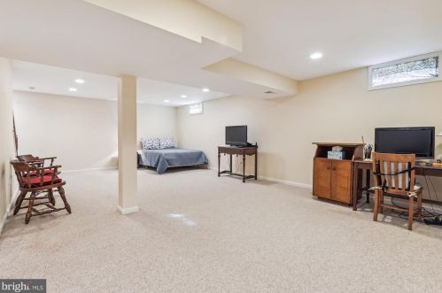 803 Catoctin Cir, Leesburg VA 20176-4951 exterior