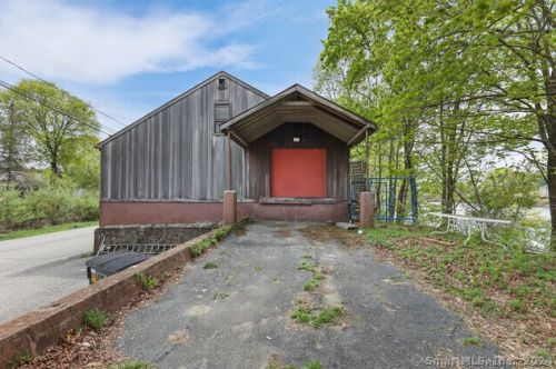 79 Commerce Ave, Killingly CT 06239-2804 exterior