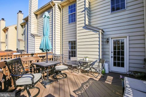 6020 Kestner Cir, Alexandria VA  22315-4833 exterior