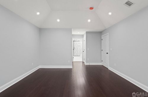 42 Wayne St, Edison NJ  08817-5322 exterior