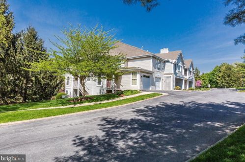 103 Country Place Dr, Lancaster, PA 17601-1775