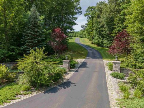 6 Mcnichol Ln, Concord, NH 03304-5409