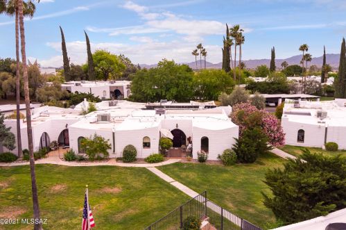 630 Roller Coaster Rd, Tucson, AZ 85704-3861