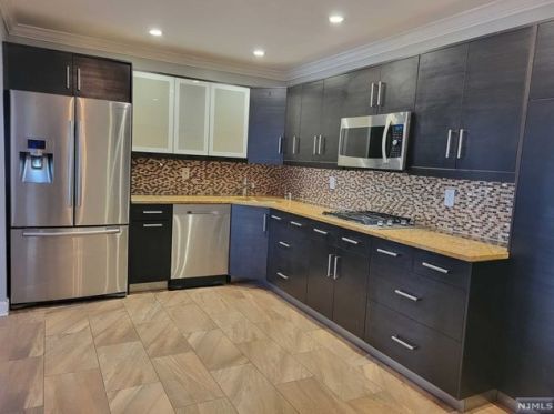 621 Plum Ter, Mahwah NJ  07430-3441 exterior