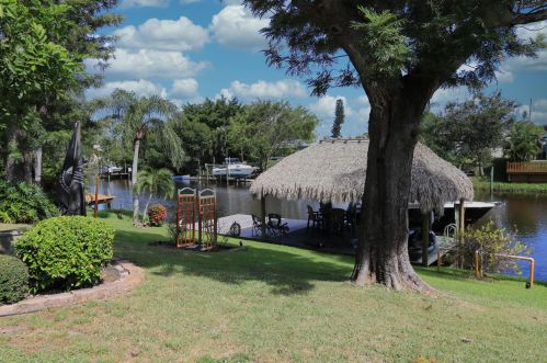 727 Calmoso Dr, Fort Pierce FL 34983-2208 exterior