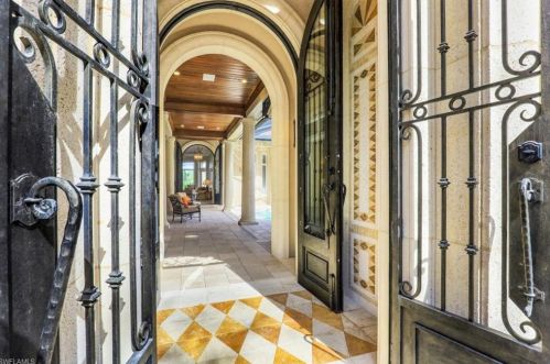 1564 Gormican Ln, Naples, FL 34110-0920