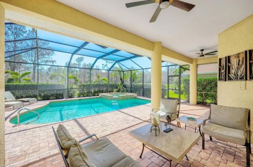 7476 Treeline Dr, Naples FL 34119-9727 exterior