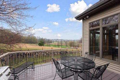 1676 Isabella Pkwy, Chaska MN 55318-3214 exterior