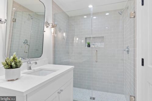 4420 Fessenden St, Washington DC  20016-4054 exterior