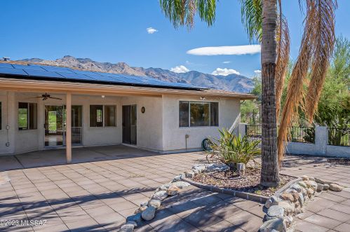 5860 Swan Rd, Tucson AZ 85718-5433 exterior