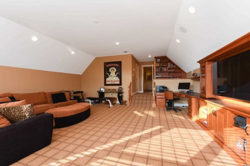 109 Elmwood Dr, Huntington Station NY 11746-5658 exterior