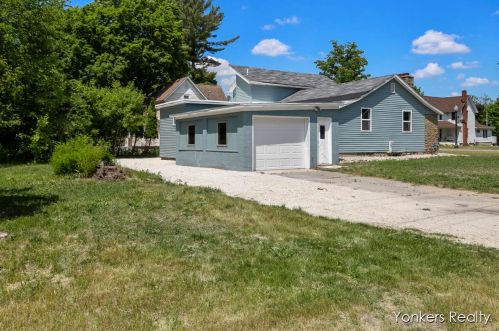 423 Superior St, Wayland MI  49348-1145 exterior