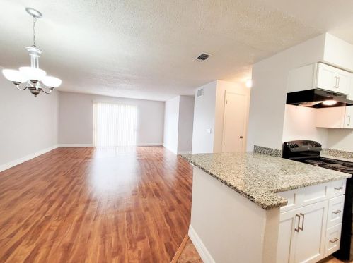 216 Dorchester Sq, Lake Mary FL  32746-4217 exterior