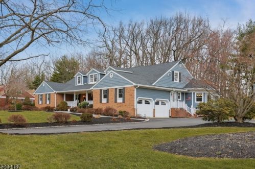 5 Debra Ct, Scotch Plains, NJ 07076-2827