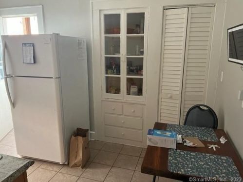 1 Rowan St, Norwalk CT 06855-1926 exterior