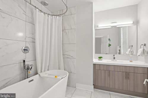 610 Roxboro Pl, Washington DC  20011-1254 exterior