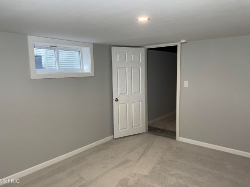 684 Isabella Ave, Meskegon MI 49442-4047 exterior