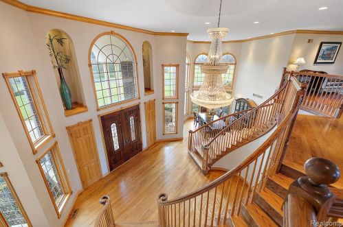 2384 Pebble Crk Dr, Rochester MI 48363-2228 exterior