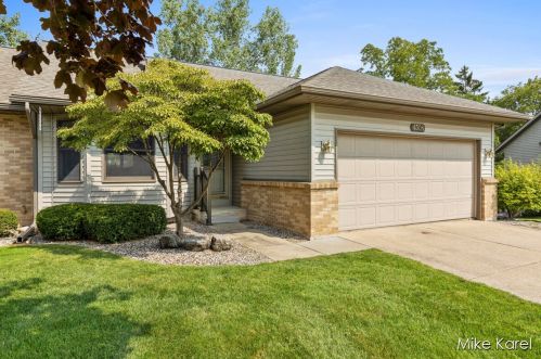 4308 Crest Creek Ct, Wyoming, MI