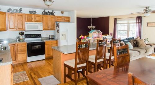 639 Old Colony Rd, Meriden CT 06451-6301 exterior