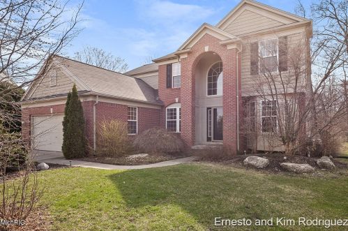 2150 Friesian Ct, Grand Rapids, MI 49505-3962