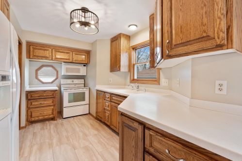 3238 105th St, Milwaukee WI 53222-3325 exterior