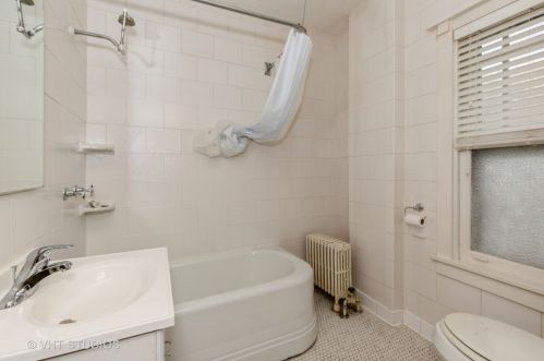 444 Sheridan Rd, Waukegan IL 60085-4018 exterior