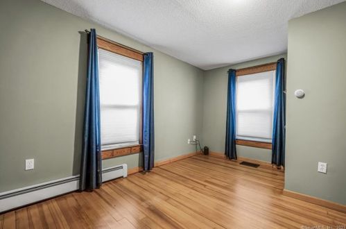 5 Bailey Rd, Enfield CT 06082-4818 exterior