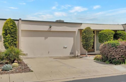 6961 Caminito Perico, San Diego, CA 92119-2425