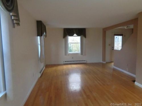 327 Scott Swamp Rd, Farmington CT 06032-3415 exterior