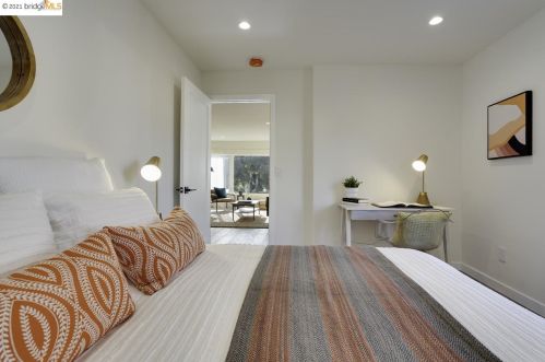 2043 Emerson St, Berkeley CA 94705-1813 exterior