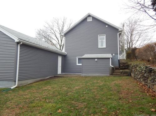 38 Concord Ave, Milford CT 06460-4111 exterior