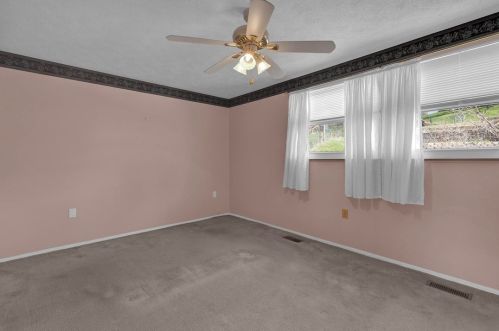 109 Darnley Dr, Moon Twp PA 15108-9752 exterior