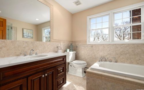 103 Buttonwood Dr, Huntington Station NY 11746-4803 exterior