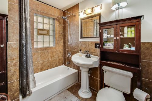 2513 Walton St, Chicago IL 60622-4510 exterior