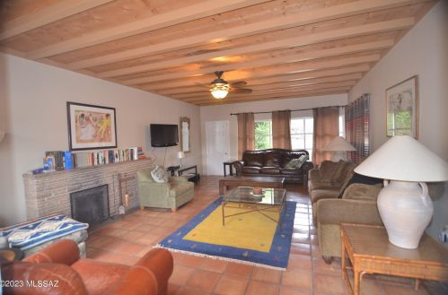 10700 Tanque Verde Rd, Tucson AZ 85749-9611 exterior