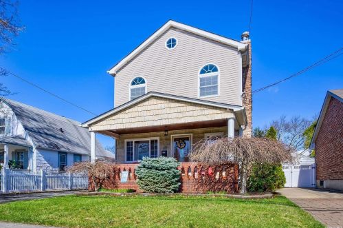 19 Hommell St, Valley Stream, NY 11580-2230