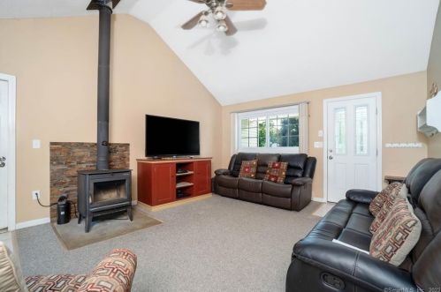 21 Celtic Ct, Enfield CT 06082-5777 exterior