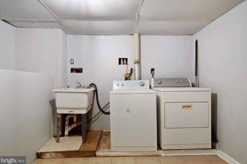 6662 Kings Hwy, Alexandria VA 22306-1506 exterior