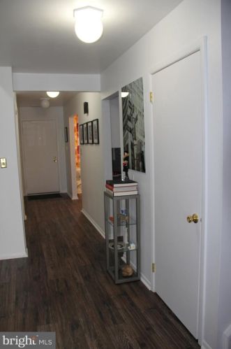 6 Rebecca Ct, Trenton NJ 08628-3339 exterior