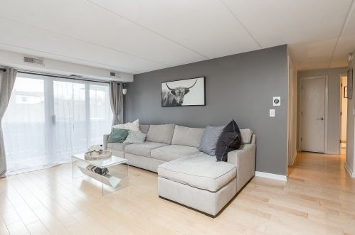 6440 Devon Ave, Chicago, IL 60631-2096