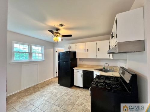 351 College Dr, Edison NJ 08817-5951 exterior