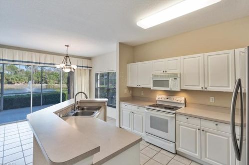 5345 Andover Dr, Naples, FL 34110-2385