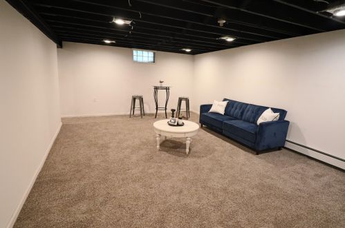 1008 105th St, Milwaukee WI 53227-1210 exterior