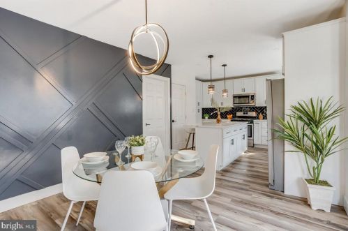 5817 Henry Ave, Philadelphia PA  19128-1702 exterior